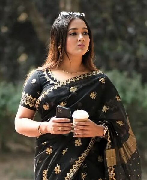 Lustrous Afsan & Screen Print Premium Semi Muslin Saree with Matching Blouse Piece